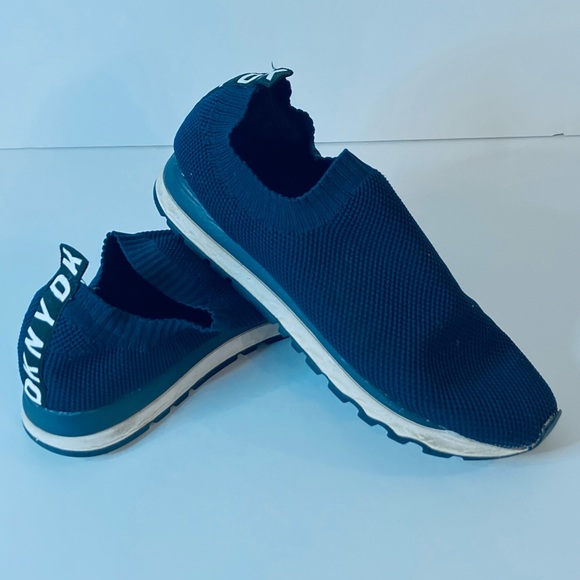 DKNY Women 8.5 Jerri Slip-on Fabric Sneakers Navy Blue Stylish Comfort Sporty - Picture 3 of 8